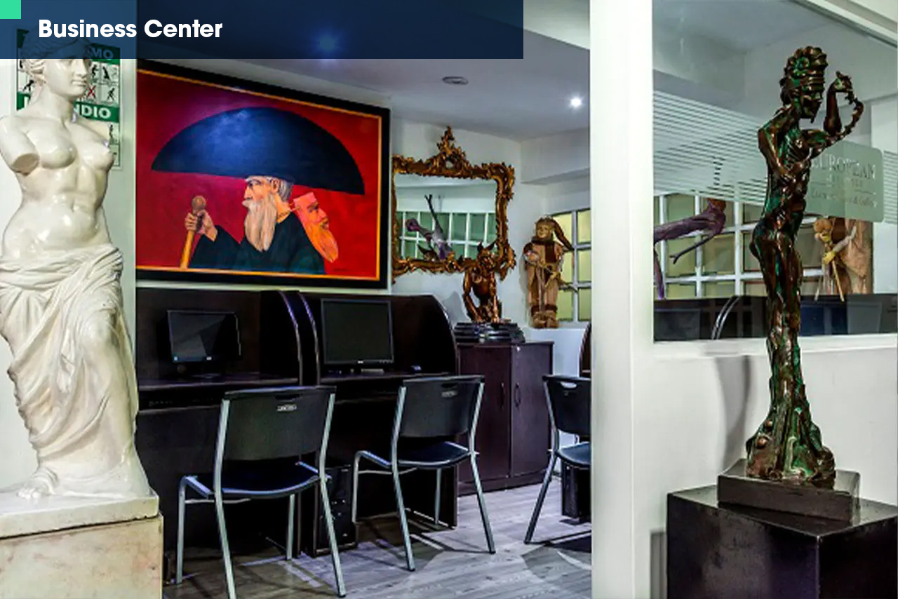 Business Center con computadores y arte