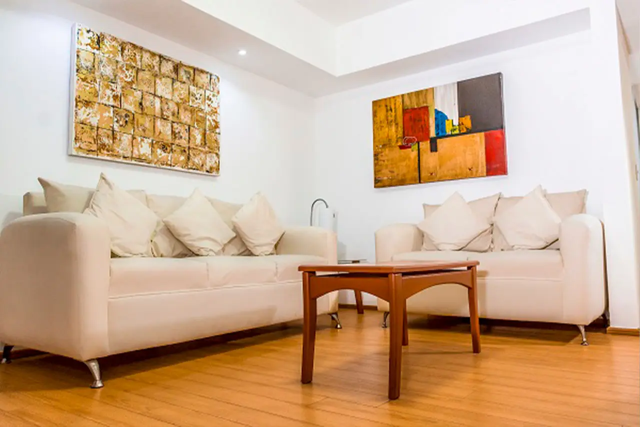 sala blanca on decoración moderna de la suite de 2 recámaras